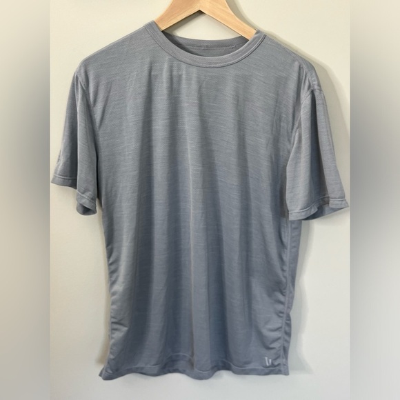 Vuori Performance Athletic T-shirt Gray Missing Size Tag Fits Like Medium - Picture 1 of 7